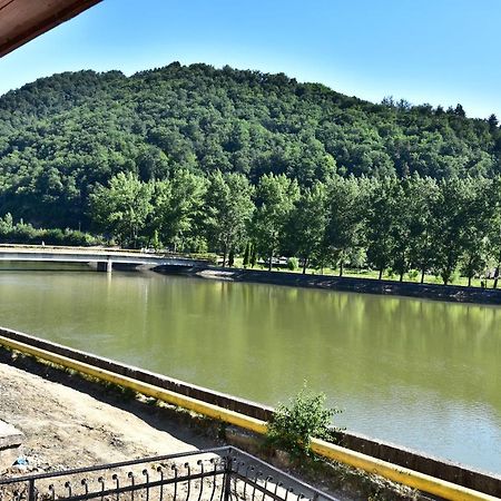 Hotel Ostrov Călimăneşti Eksteriør bilde