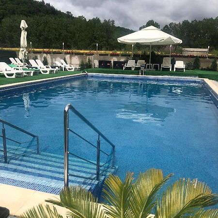 Hotel Ostrov Călimăneşti Eksteriør bilde