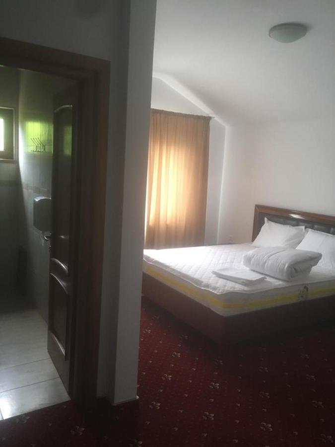 Hotel Ostrov Călimăneşti Eksteriør bilde