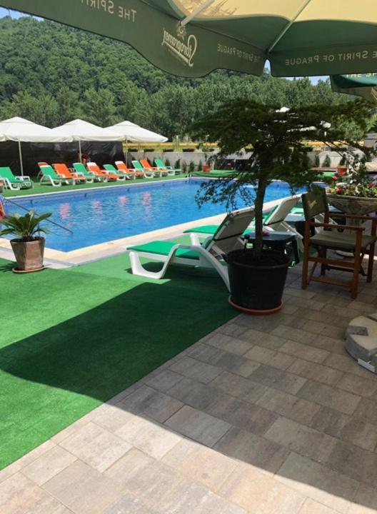 Hotel Ostrov Călimăneşti Eksteriør bilde
