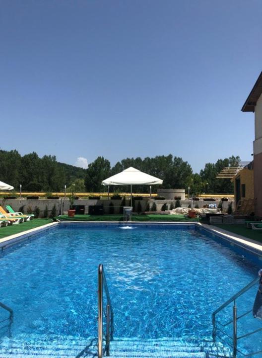 Hotel Ostrov Călimăneşti Eksteriør bilde