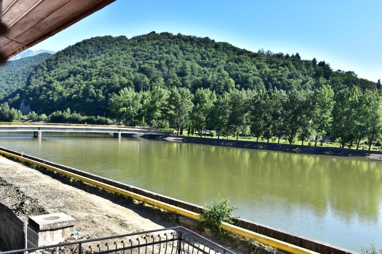 Hotel Ostrov Călimăneşti Eksteriør bilde
