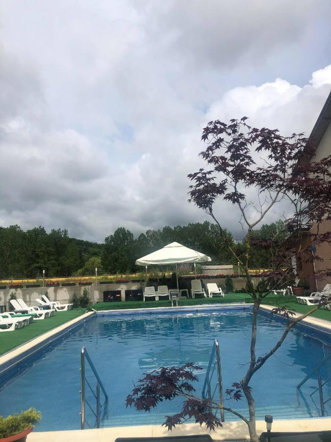 Hotel Ostrov Călimăneşti Eksteriør bilde