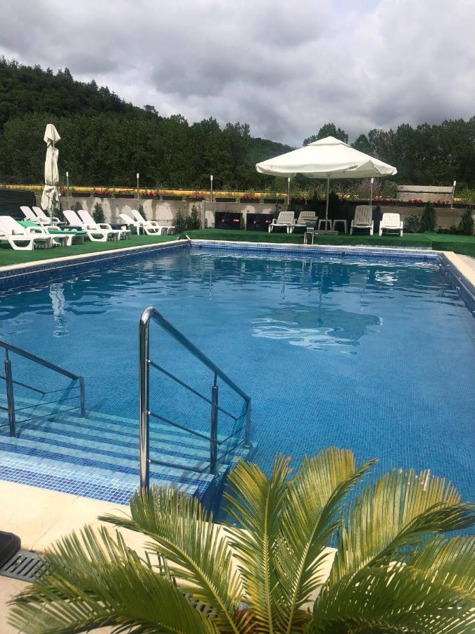 Hotel Ostrov Călimăneşti Eksteriør bilde