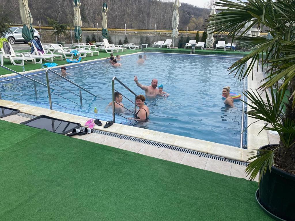 Hotel Ostrov Călimăneşti Eksteriør bilde