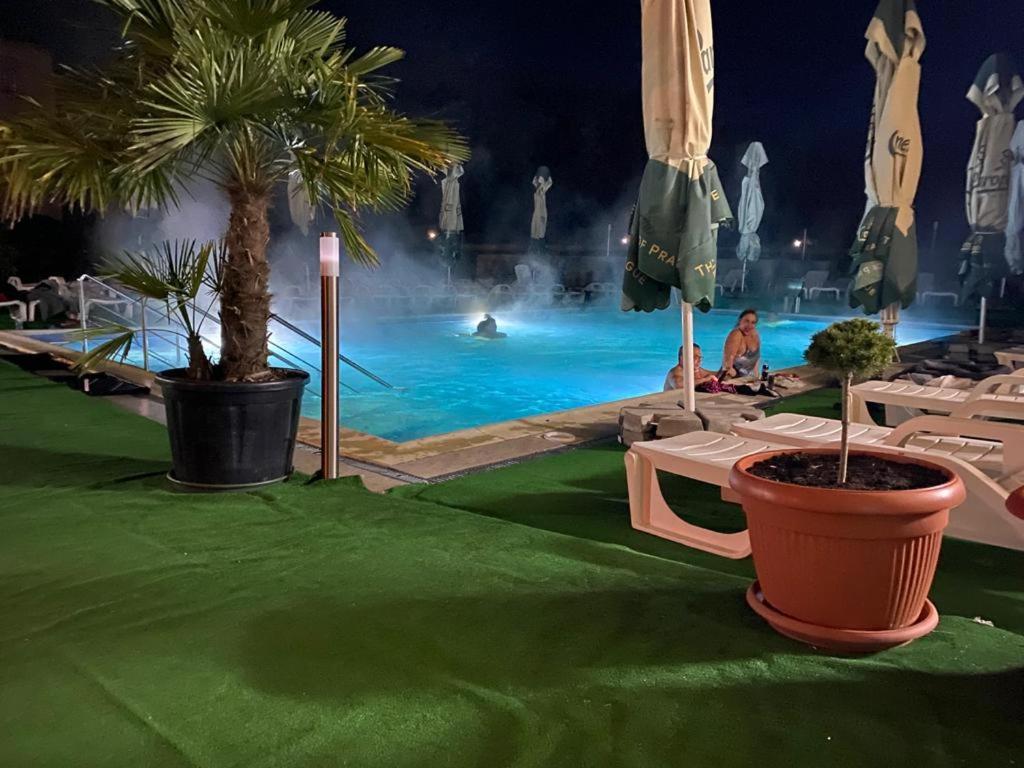 Hotel Ostrov Călimăneşti Eksteriør bilde